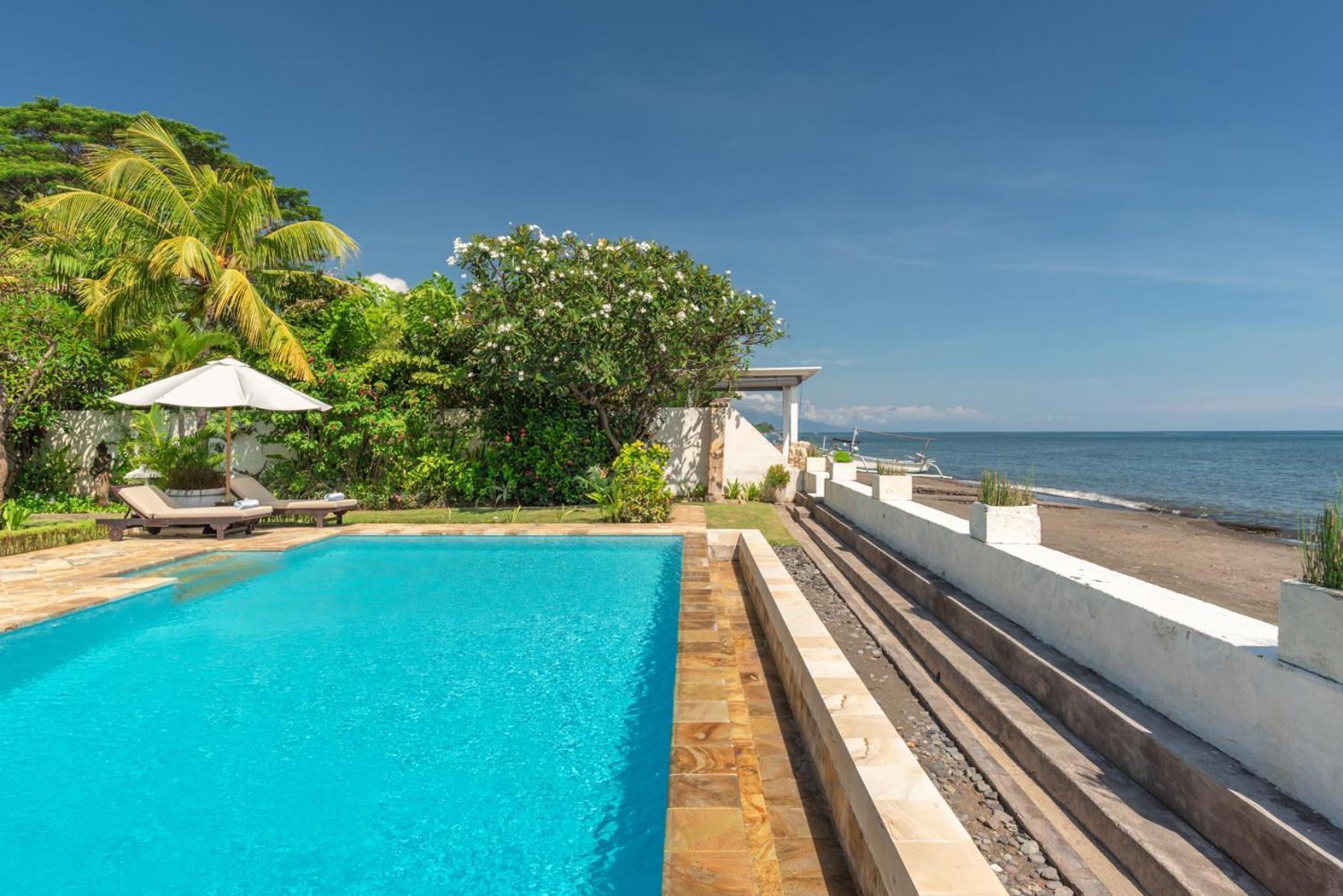 Gorgeous Beachfront Villa Lovina Banjar  Екстер'єр фото