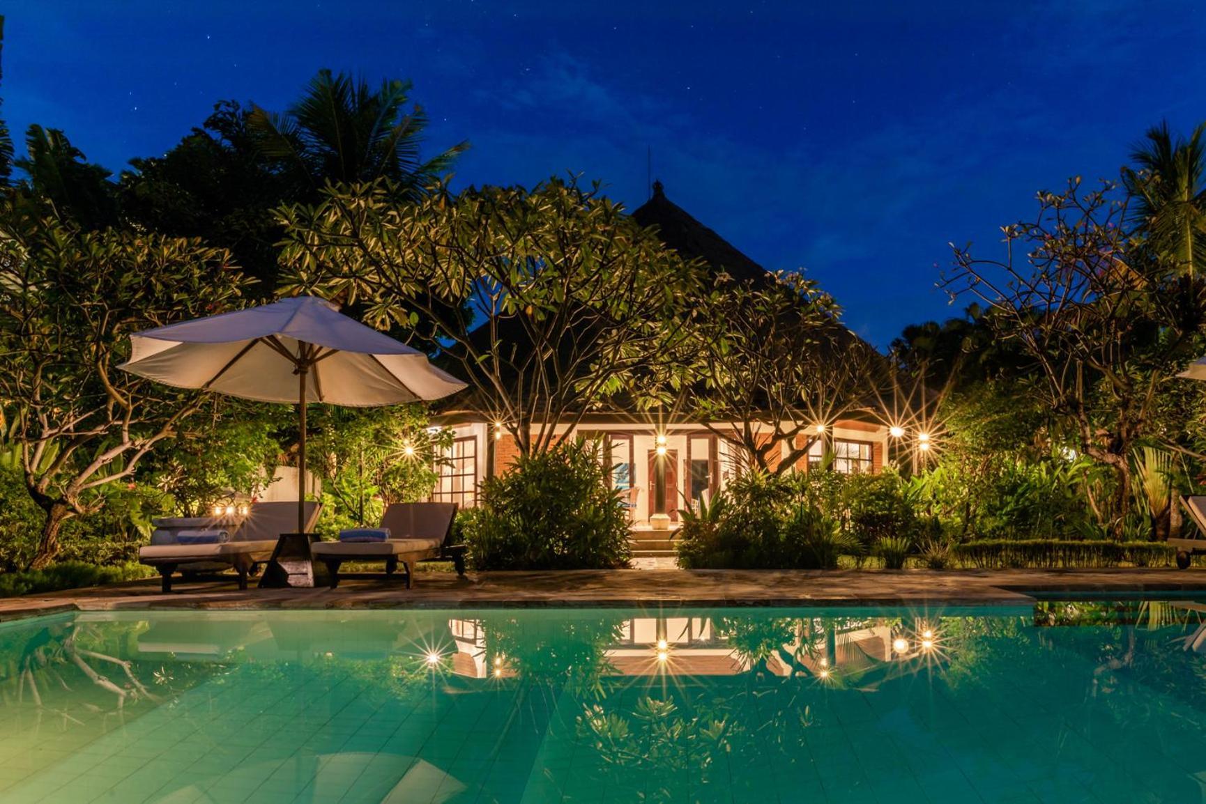 Gorgeous Beachfront Villa Lovina Banjar  Екстер'єр фото