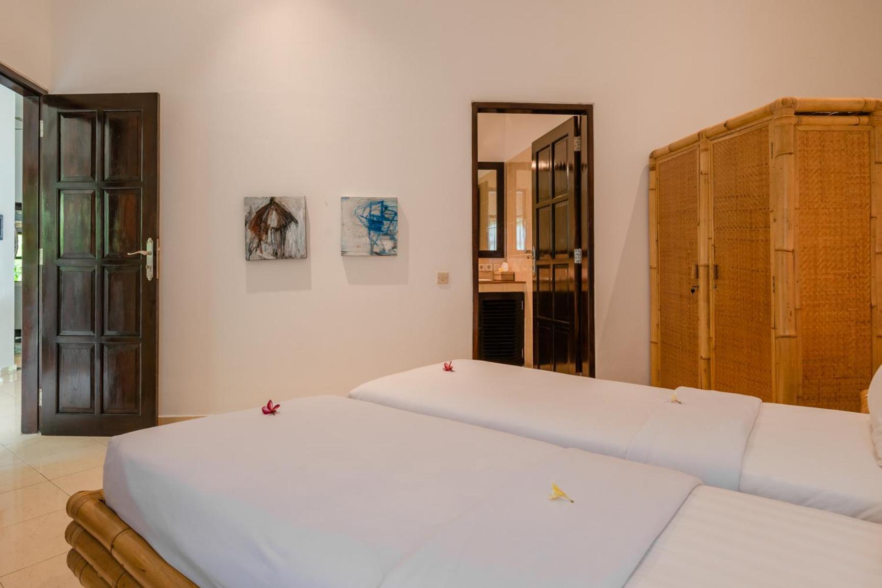 Gorgeous Beachfront Villa Lovina Banjar  Екстер'єр фото